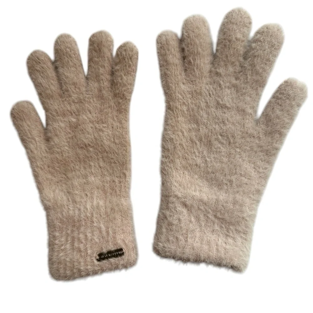 NWT Steve Madden Soft Beige Fuzzy Stretch Gloves, OS